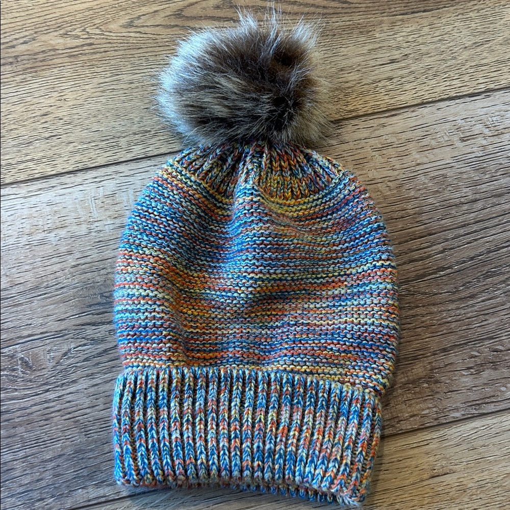 Do Everything in Love! The perfect beanie multicolor with faux fur PomPom